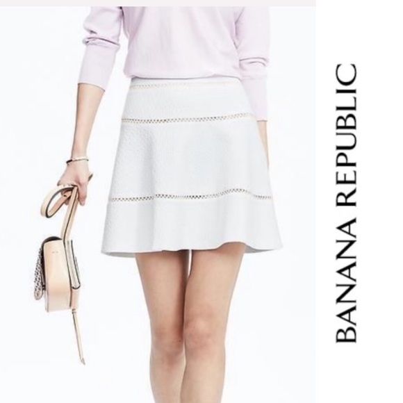 Banana Republic Dresses & Skirts - Banana Republic white jacquard skirt NWOT 0